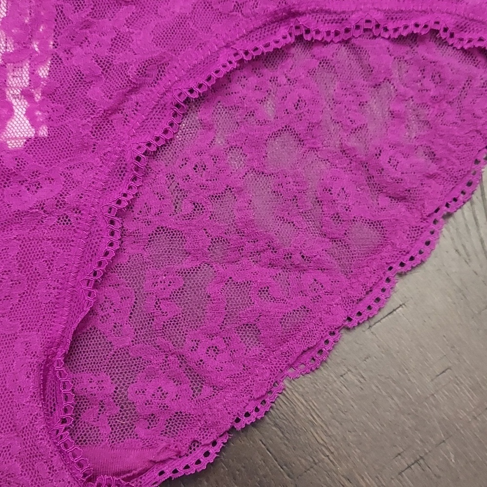 VICTORIA'S SECRET Purple Lace Bikini Panty NEW M - Picture 3 of 8